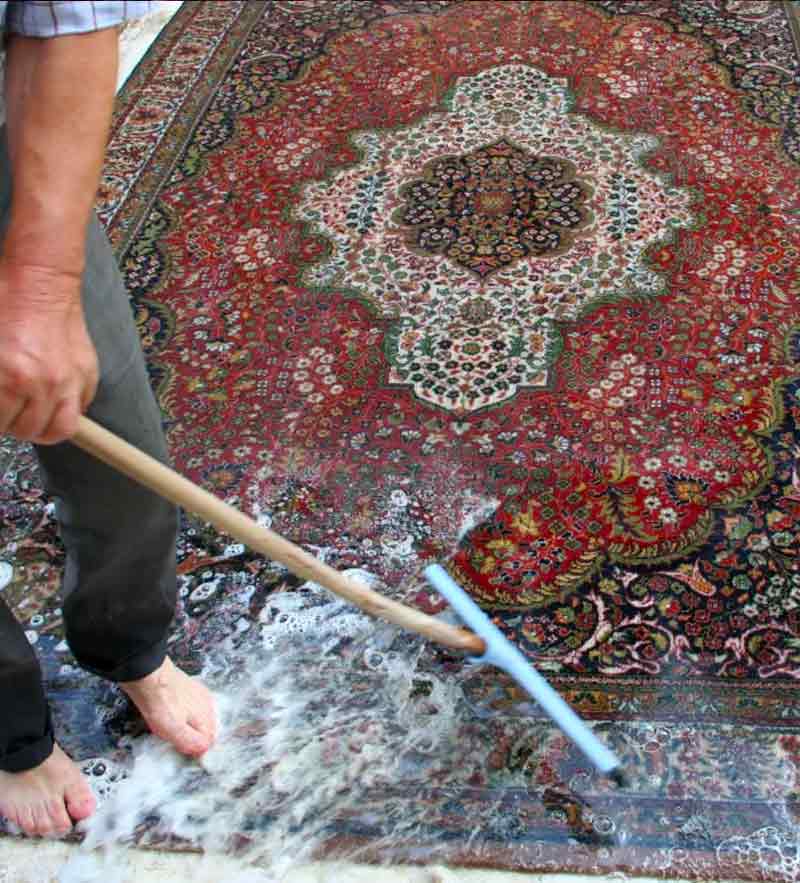 Nettoyage de tapis - GAZAUTAPIS en Bretagne et Île-de-France : Dépoussiérage, déssablage et nettoyage de tapis et tapisseries anciens. Rénovation de tapis après les dégâts des animaux, mites ...  GAZAUTAPIS