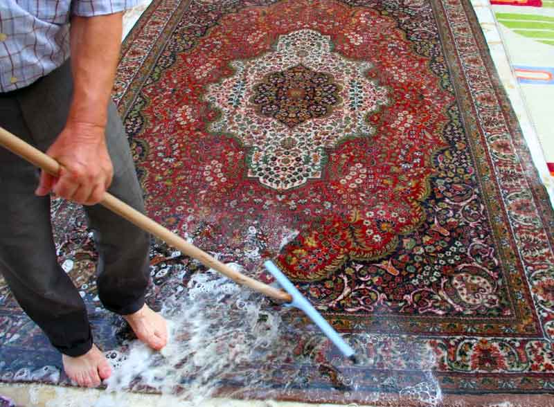 GAZAUTAPIS : Nettoyage, réparation, restauration de tapis en Bretagne et Île-de-France : Profitez de notre expertise en nettoyage et restauration de tapis anciens près de chez vous, en Bretagne et Île-de-France. Nos équipes se déplacent pour redonner vie à vos textiles les plus précieux : dépoussiérage / dessablage et nettoyage de tapis. Restauration de tapis et tapisserie, réparation de lisières, franges. Relainage. Création de teinte, ravivement des couleurs, traitement des trames, GAZAUTAPIS