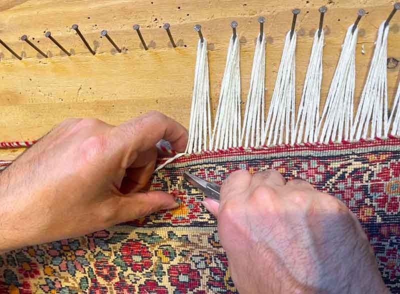 GAZAUTAPIS : Nettoyage, réparation, restauration de tapis en Bretagne et Île-de-France : Profitez de notre expertise en nettoyage et restauration de tapis anciens près de chez vous, en Bretagne et Île-de-France. Nos équipes se déplacent pour redonner vie à vos textiles les plus précieux : dépoussiérage / dessablage et nettoyage de tapis. Restauration de tapis et tapisserie, réparation de lisières, franges. Relainage. Création de teinte, ravivement des couleurs, traitement des trames, GAZAUTAPIS