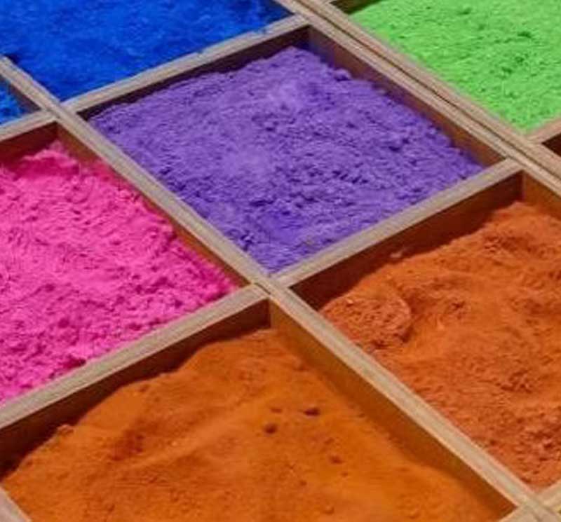 Re-lainage et création de teinte pour tapis - GAZAUTAPIS en Bretagne et Île-de-France : Re-lainage et création de teinte pour tapis et tapisserie . Raviver l’éclat de vos tapis. Livraison de tapis après restauration