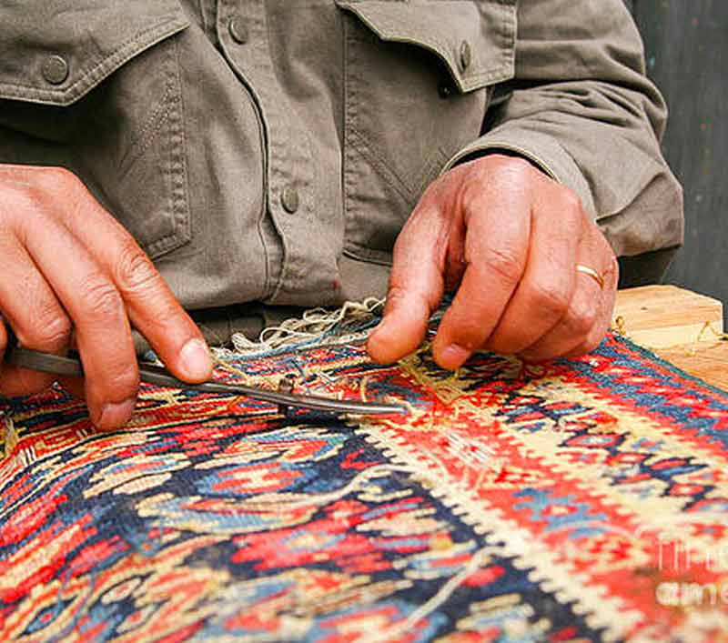 Re-lainage et création de teinte pour tapis - GAZAUTAPIS en Bretagne et Île-de-France : Re-lainage et création de teinte pour tapis et tapisserie . Raviver l’éclat de vos tapis. Livraison de tapis après restauration