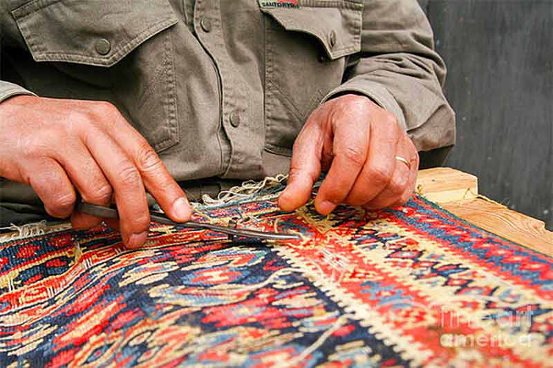 Re-lainage et création de teinte pour tapis - GAZAUTAPIS en Bretagne et Île-de-France : Re-lainage et création de teinte pour tapis et tapisserie . Raviver l’éclat de vos tapis. Livraison de tapis après restauration