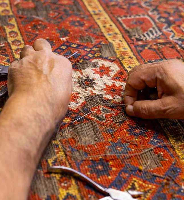 Réparation tapis et tapisserie - GAZAUTAPIS en Bretagne et Île-de-France : Réparation restauration de tapis et tapisserie : réparation des lisières, restauration des franges de tapis, traitement des trames, resserrage des nœuds de tapis, en Bretagne et Île-de-France.  GAZAUTAPIS est à votre service !