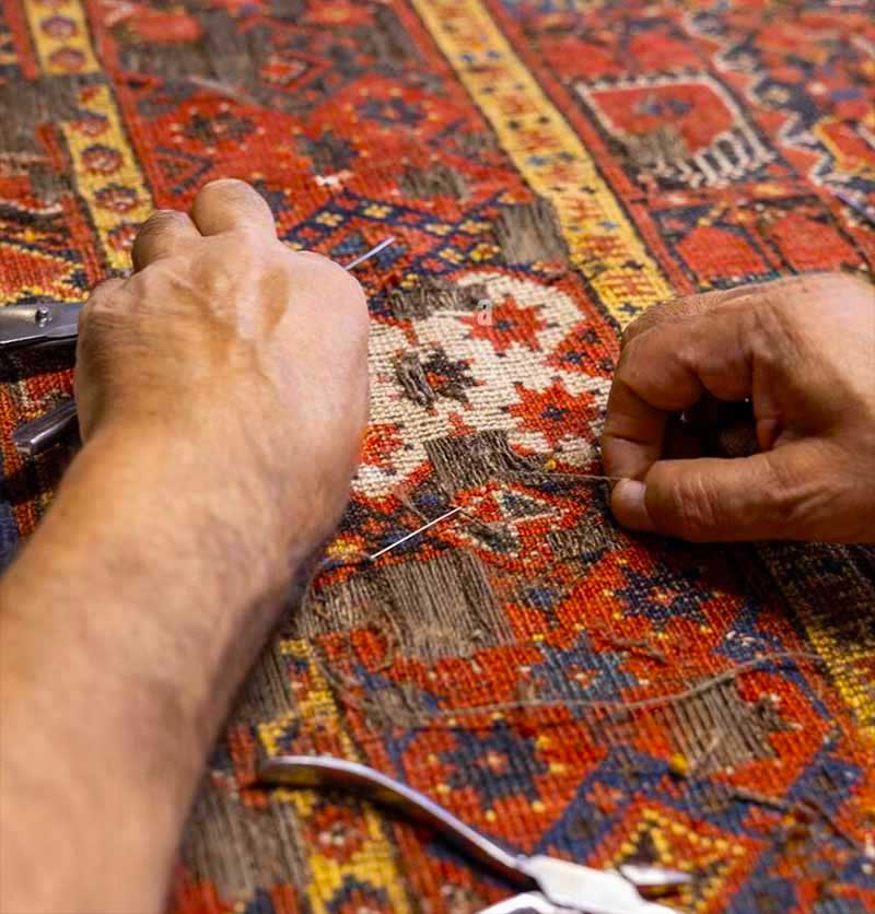 Réparation tapis et tapisserie - GAZAUTAPIS en Bretagne et Île-de-France : Réparation restauration de tapis et tapisserie : réparation des lisières, restauration des franges de tapis, traitement des trames, resserrage des nœuds de tapis, en Bretagne et Île-de-France.  GAZAUTAPIS est à votre service !